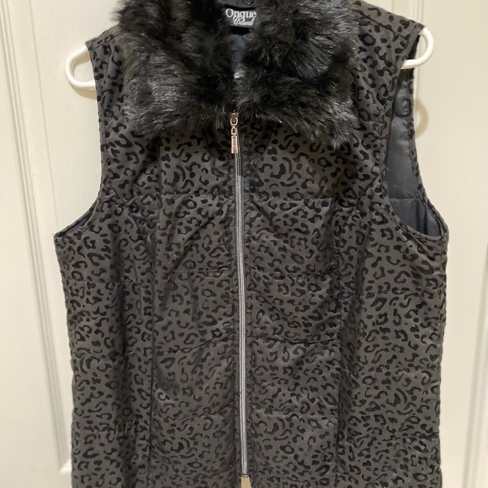 Onque black vest removable faux fur collar